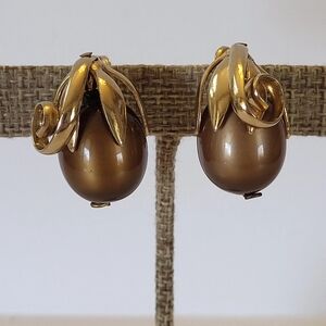 VTG 50s Napier Cumquat Moonglow Hard Resin Clip On Earrings Coffee Brown Gold